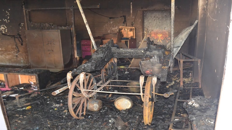 Jewelery and cash worth lakhs destroyed in fire in two shops near Iglas bypass in Hathras