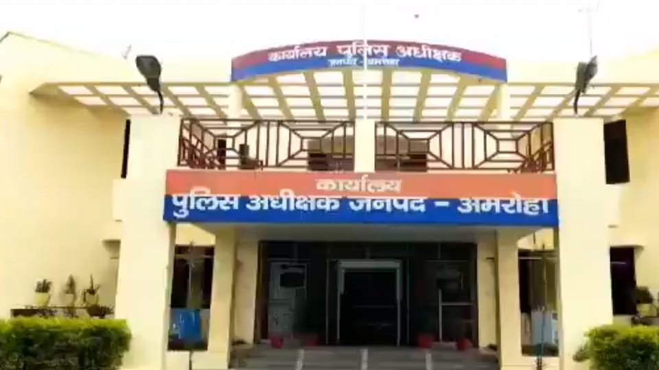 UP: Amroha Inspector Crime, outpost in-charge and nine policemen present in line