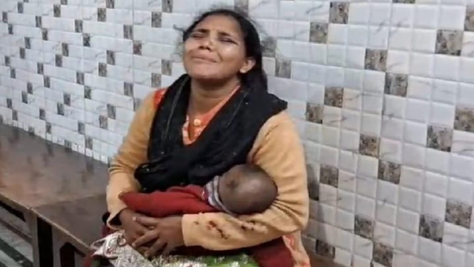 E-rickshaw overturns out of control in Hapur two and a half month old girl dies
