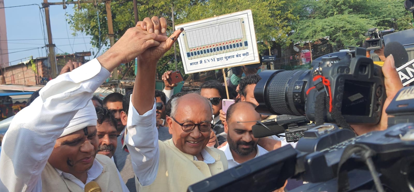 Election Results 2023: Congress MLA Baraiya blackened his face, Digvijay said that he should not be seen