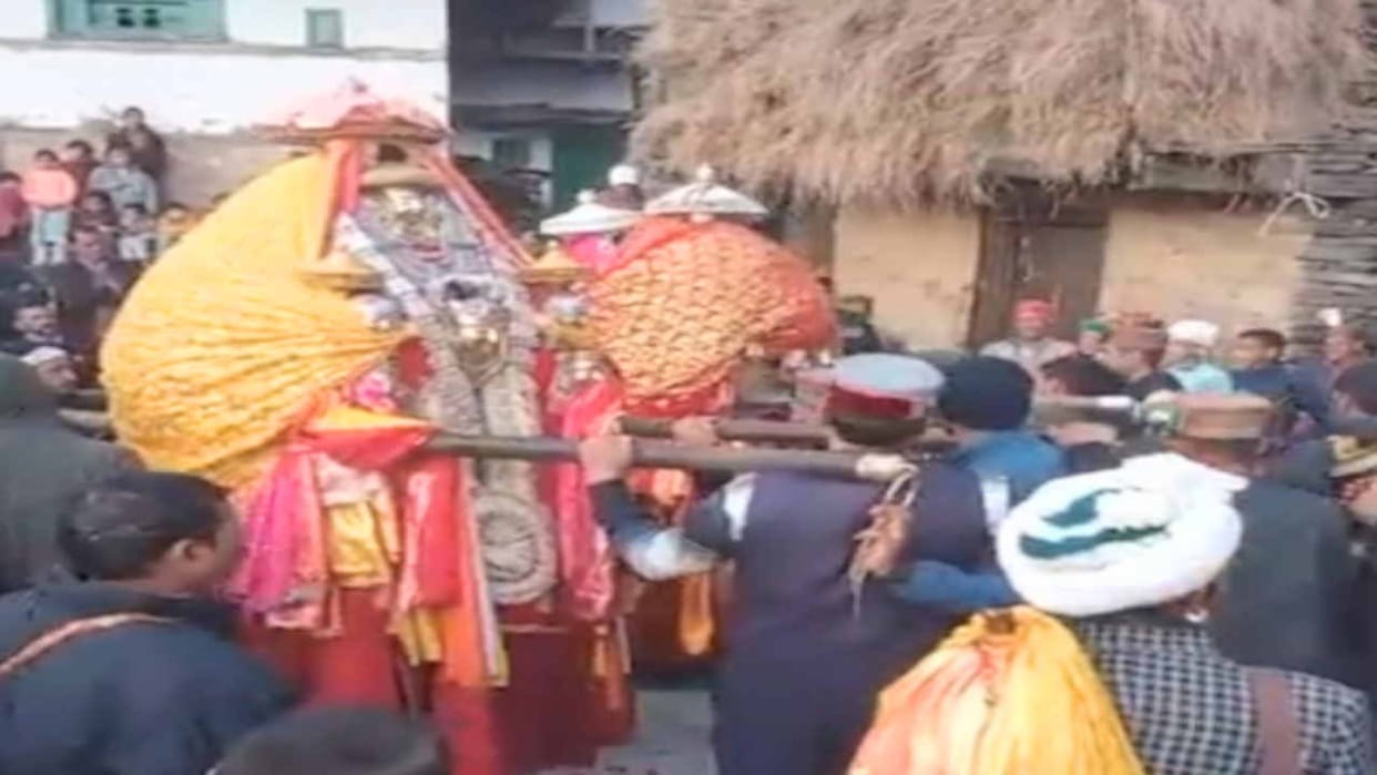 A grand meeting of Gods Khudijal, Takrasi Nag and Narayan took place in Kuthed village, thousands of people ga