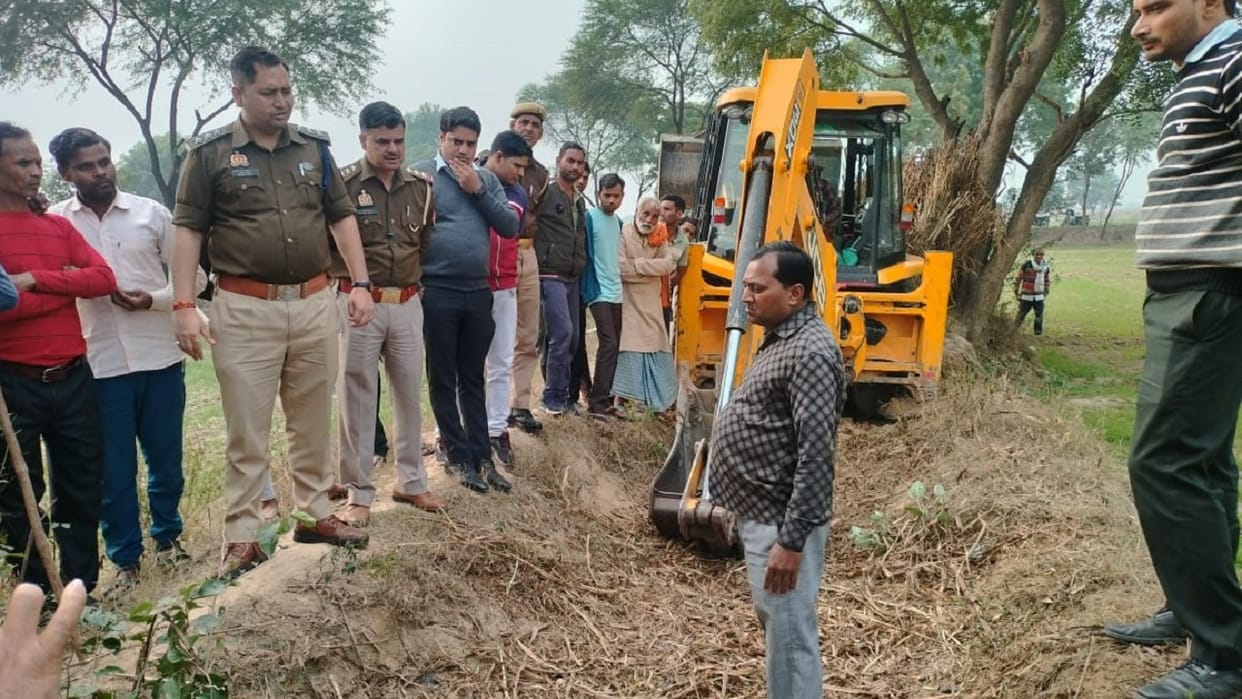 Search for dead body of 11 year old child in Mathura Rajwaha being dug with JCB