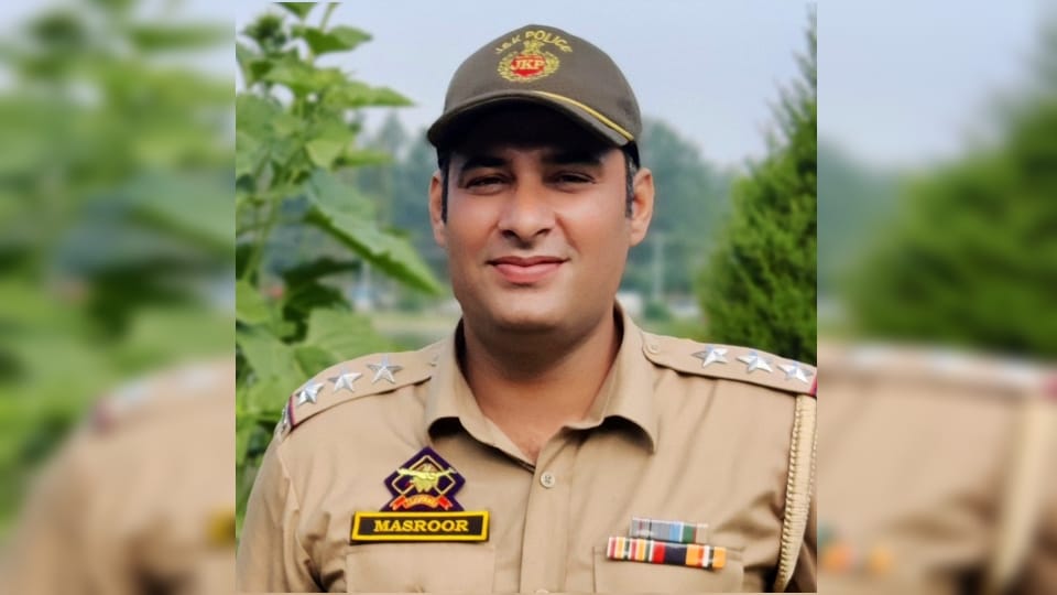 Police Inspector Masroor Ahmad Wani injured in terrorist attack Srinagar died at AIIMS New Delhi