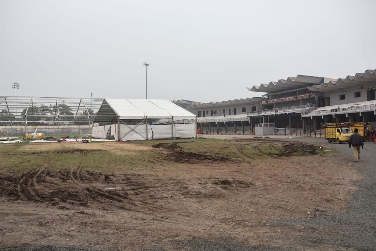 Indore News: Nehru Stadium started becoming empty, EVMs were kept in the warehouse.