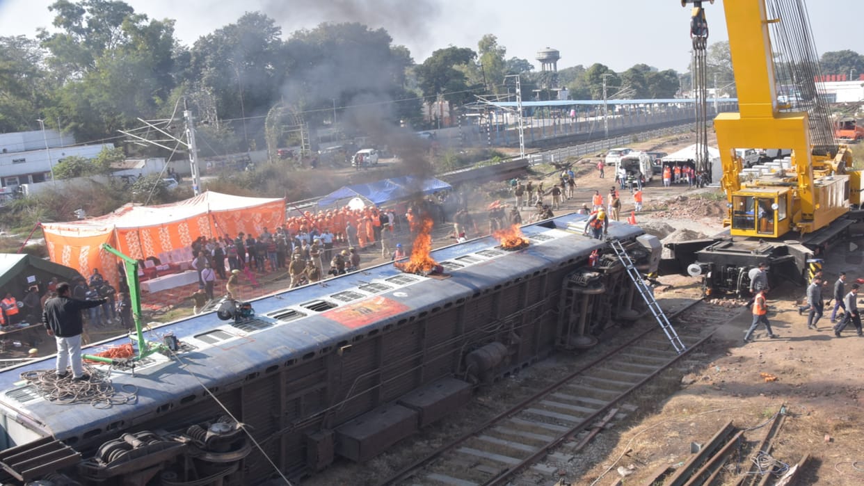 Officials did mock drill at Saharanpur railway station, train coach overturned, one passenger died, 13 injured