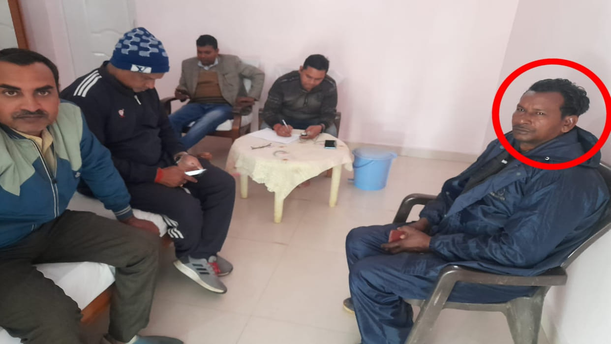 Rewa Lokayukta team caught sarpanch taking bribe of five thousand rupees