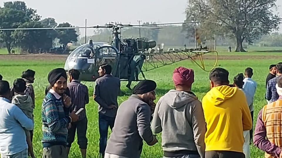 Army helicopter landed in Leda Khas village of Yamunanagar, made emergency landing due to fault in oil nozzle