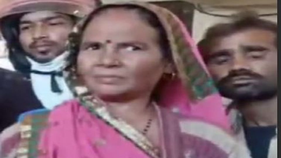 patient showed honesty and deposited the bundle of notes with hospital administration