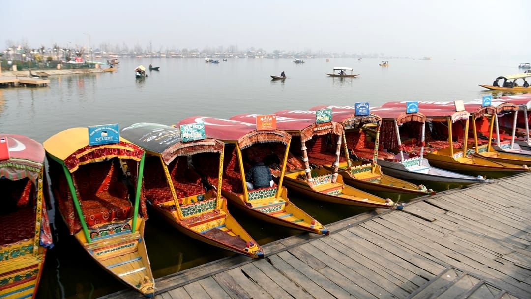 jammu kashmir weather: Fog along with cold wave hits valley cold increases at night in Jammu too