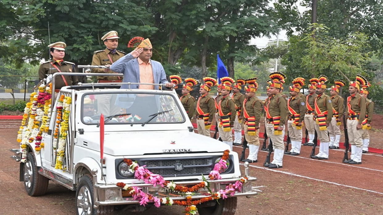 District Collector participated in the foundation day of Home Guard in Ujjain