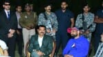 क्रिकेटर मोहम्मद शमी से मुलाकात करते प्रभारी मंत्री संजय सिंह