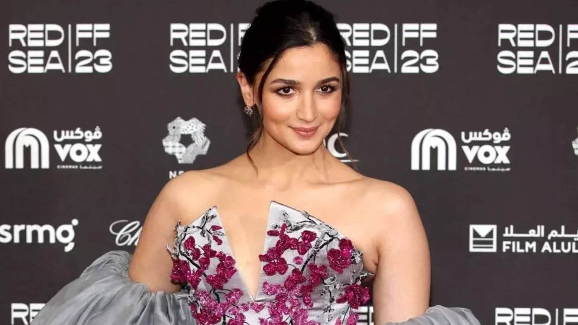 Jigra Fame Alia Bhatt Receives Award At Saudi Arabia Event talks about how she obsessed with Movies