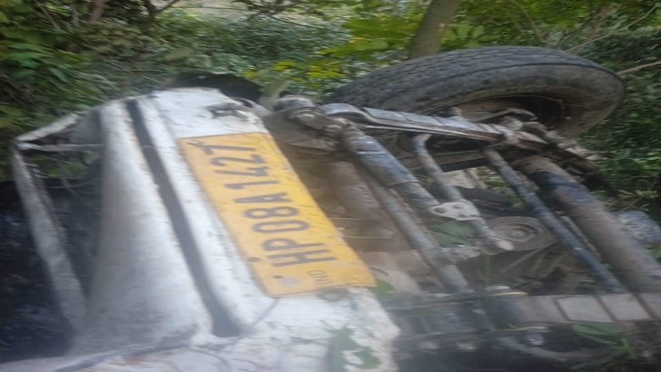 Two people died after vehicle fall into a 500 meter deep ditch in vikasnagar
