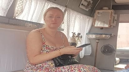 American female tourist's health deteriorated in the queue treatment first then look Taj Mahal