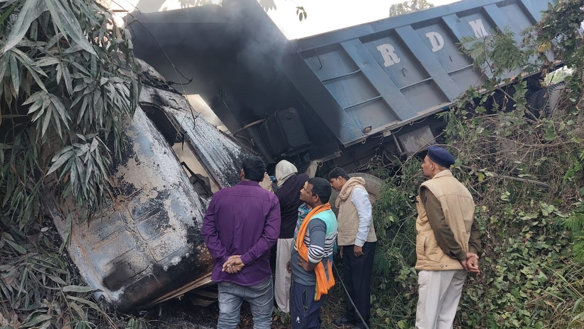 Youth burnt alive in road accident in Nalanda, horrific collision between two trucks on the road; sudden fire