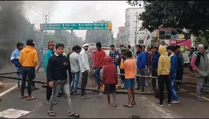 Bihar police facing law and order issue after murder in patna, gandhi maidan patna traffic jam on  main road