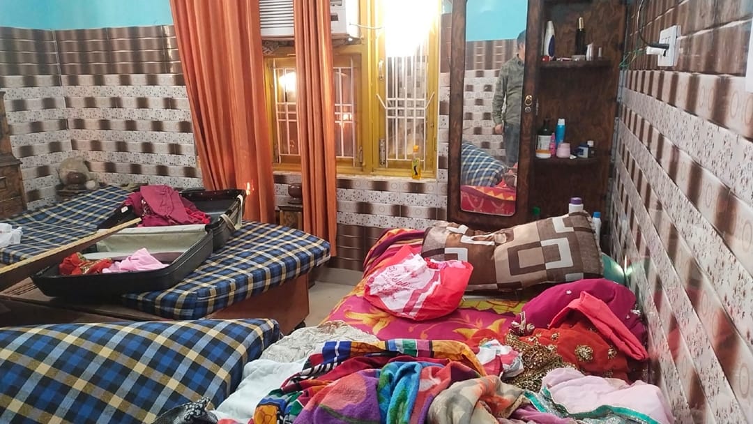 jammu Bishnah: Two robbers entered house on pretext of inviting for wedding hostage woman stole cash and jewel