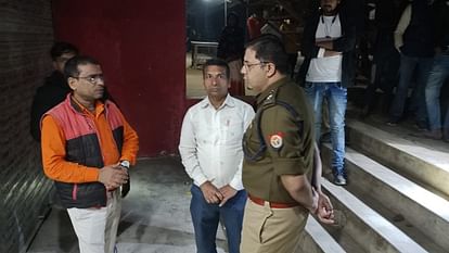 गोरखपुर में बेखौफ बदमाश: तमंचा दिखाकर ज्वैलर से लूटे गहने और नकदी, दो दिसंबर को व्यापारी को मारी थी गोली Jewelery and cash looted from jeweler at gunpoint in Gorakhpur