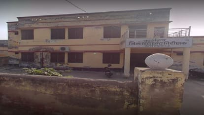 Hathras News: राम-राम बोलने पर स्कूल प्रबंधक ने छात्र को हड़काया, बोला- अस्सलाम वालेकुम बोलिए School manager scolds student for saying Ram-Ram