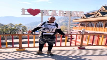 Kullu News: पैदल मनाली पहुंचे पूर्व सैनिकों के लिए चंदा जुटाने वाले लंदन के ले बोवर्स Le Bowers reached Manali on foot to raise funds for ex servicemen