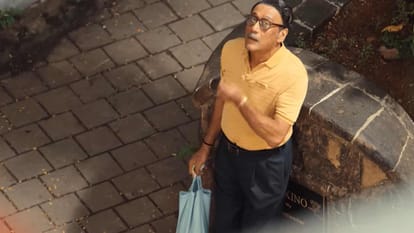 Mast Mein Rehne Ka Review in Hindi Jackie Shroff Neena Gupta Abhishek Monika Faisal Rakhi Vijay Maurya