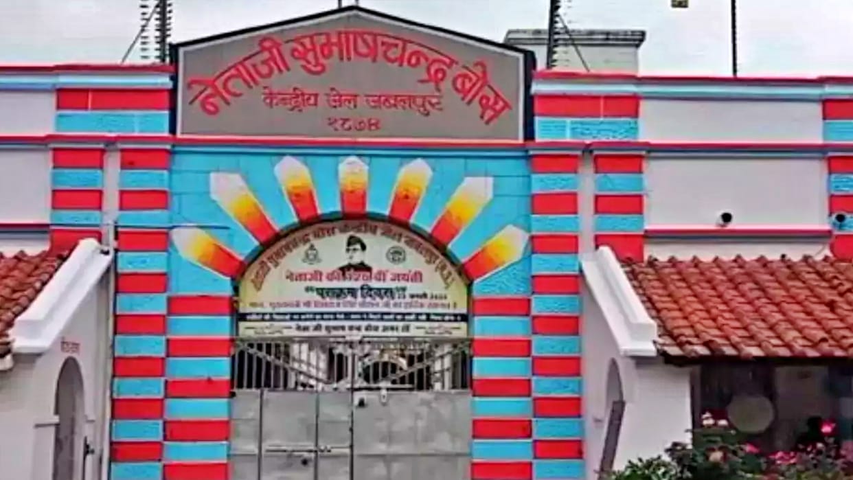 Jabalpur News amount reaches prisoners inside the jail on ten percent commission