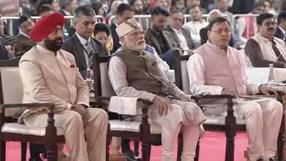 Uttarakhand Investor Summit: पहाड़ी टोपी और वास्केट में पीएम मोदी का खास अंदाज...देखें सम्मेलन की तस्वीरें Uttarakhand Investor Summit 2023 PM Modi Different style in pahadi cap and waistcoat see pictures