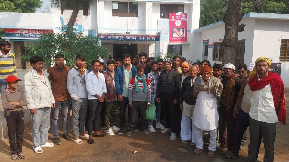 pradhan pati stopped the wedding procession of scheduled society dispute started over taking out vehicle In Kh