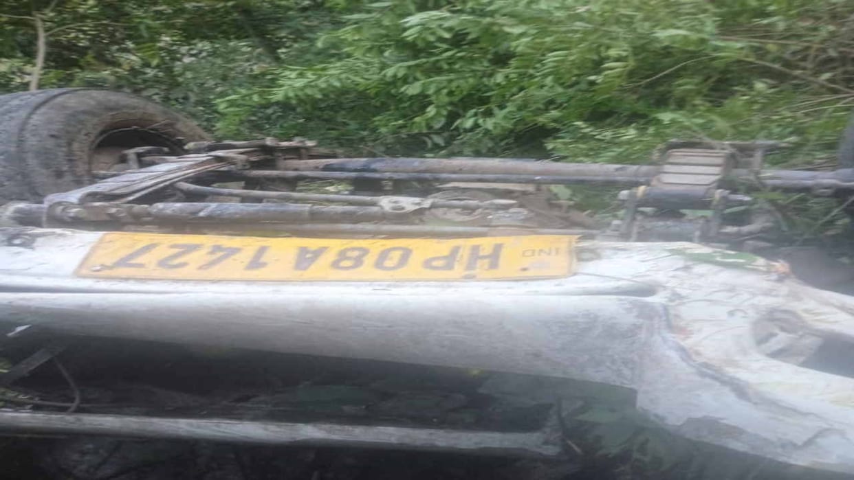 Road Accident: Two laborers of Chopal died, one injured after pickup fell into deep ditch