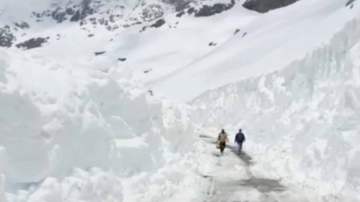 Sach Pass road closed for traffic, travel dangerous after snowfall