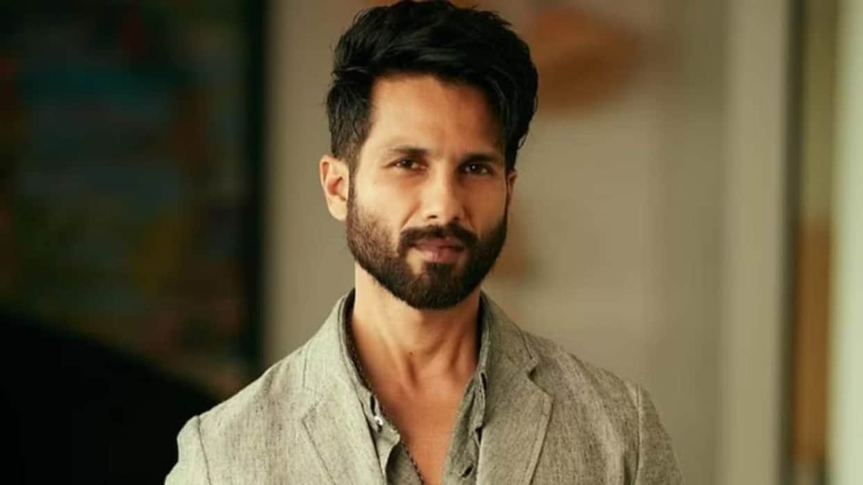 Shahid Kapoor cried after reading the script of Rang De Basanti but he refused the film know why