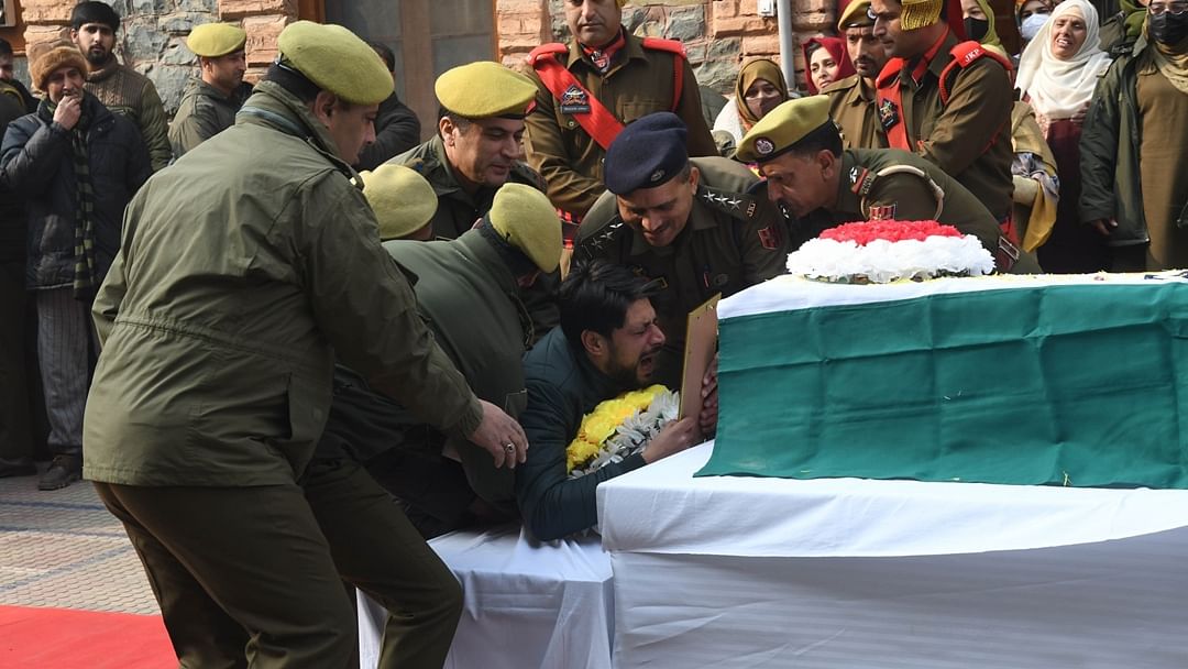 Srinagar: Jammu Kashmir police officials pay last respects to Inspector Masroor Ahmad Wani