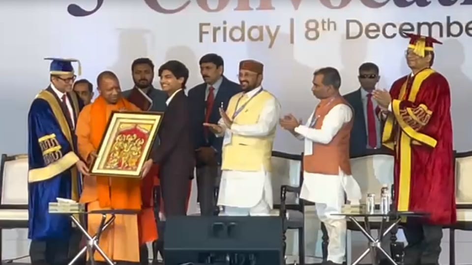 CM Yogi handed over degrees to students in convocation ceremony