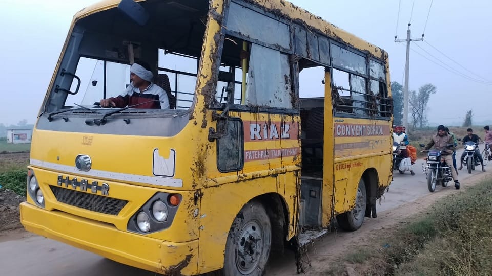 bus full of school students went out of control and overturned on the roadside