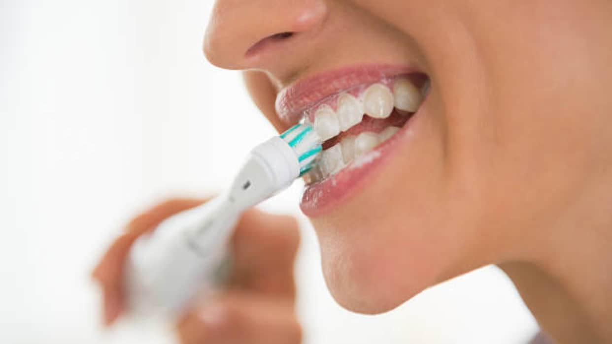 Brazilian weird Habits everyone is brushing their teeth at work