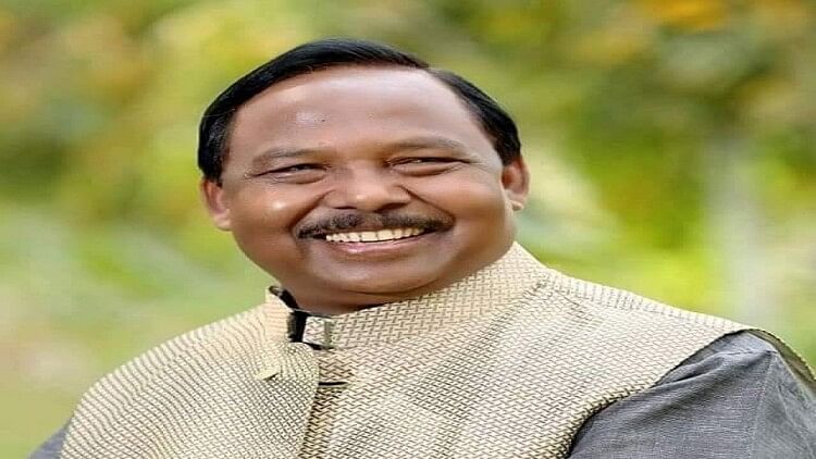 Chhattisgarh CM Face: सीएम की रेस में रामविचार नेताम का नाम आने से उत्साहित हैं लोग, लगाए गये बैनर पोस्टर