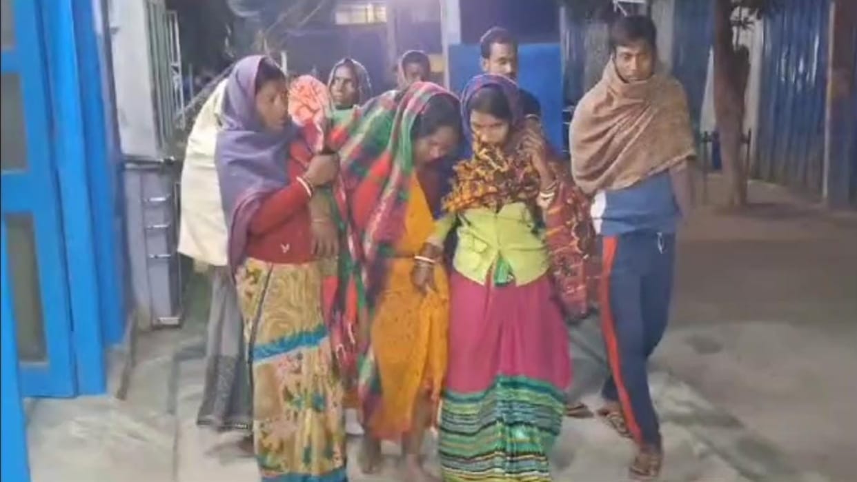 A family that had gone to perform wedding rituals at a well was attacked with sticks in Begusarai; 4 injured