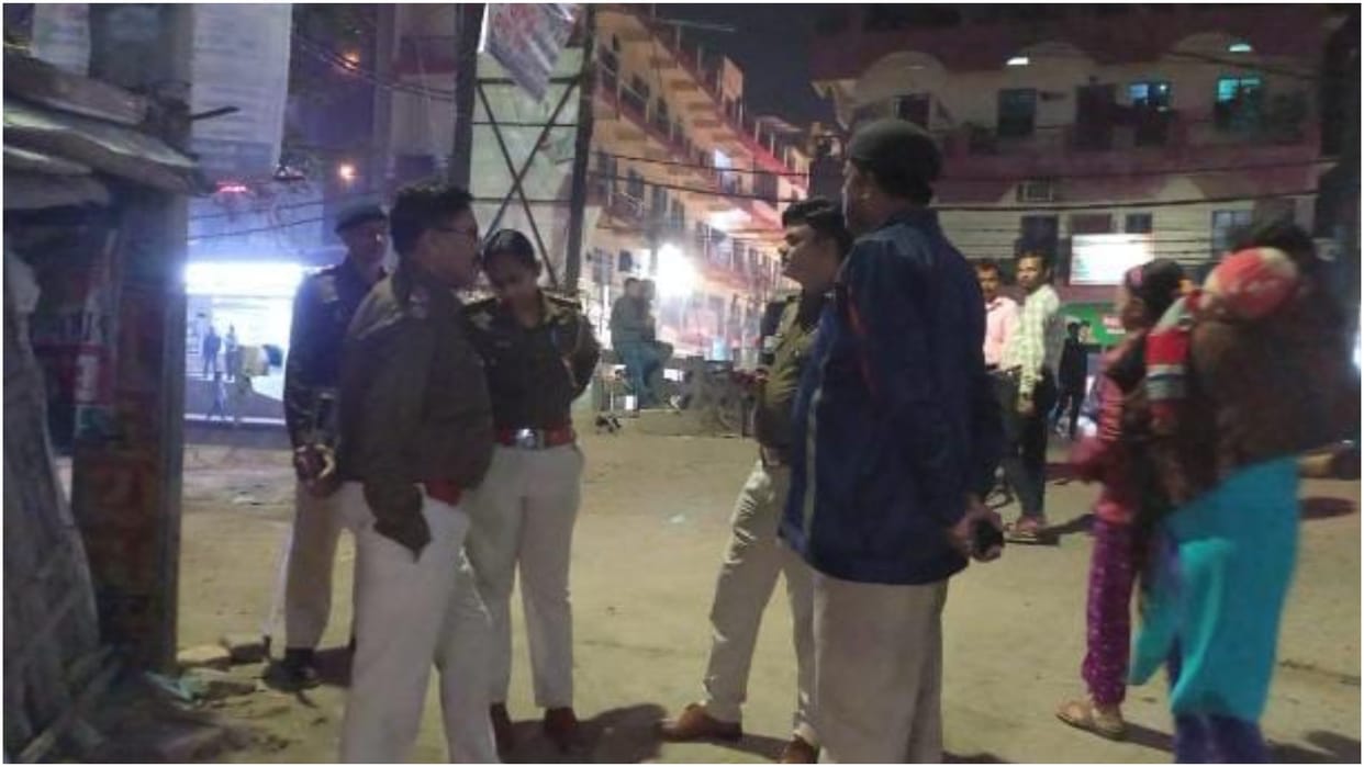 Bihar News : Two groups clashed in Ambedkar hostel in Patna, fierce fighting with sticks and stones.