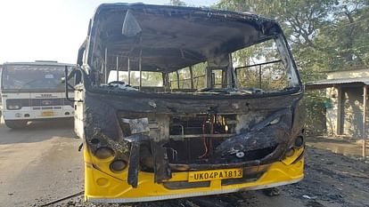 fire broke out in a school bus in Lalkuan haldwani