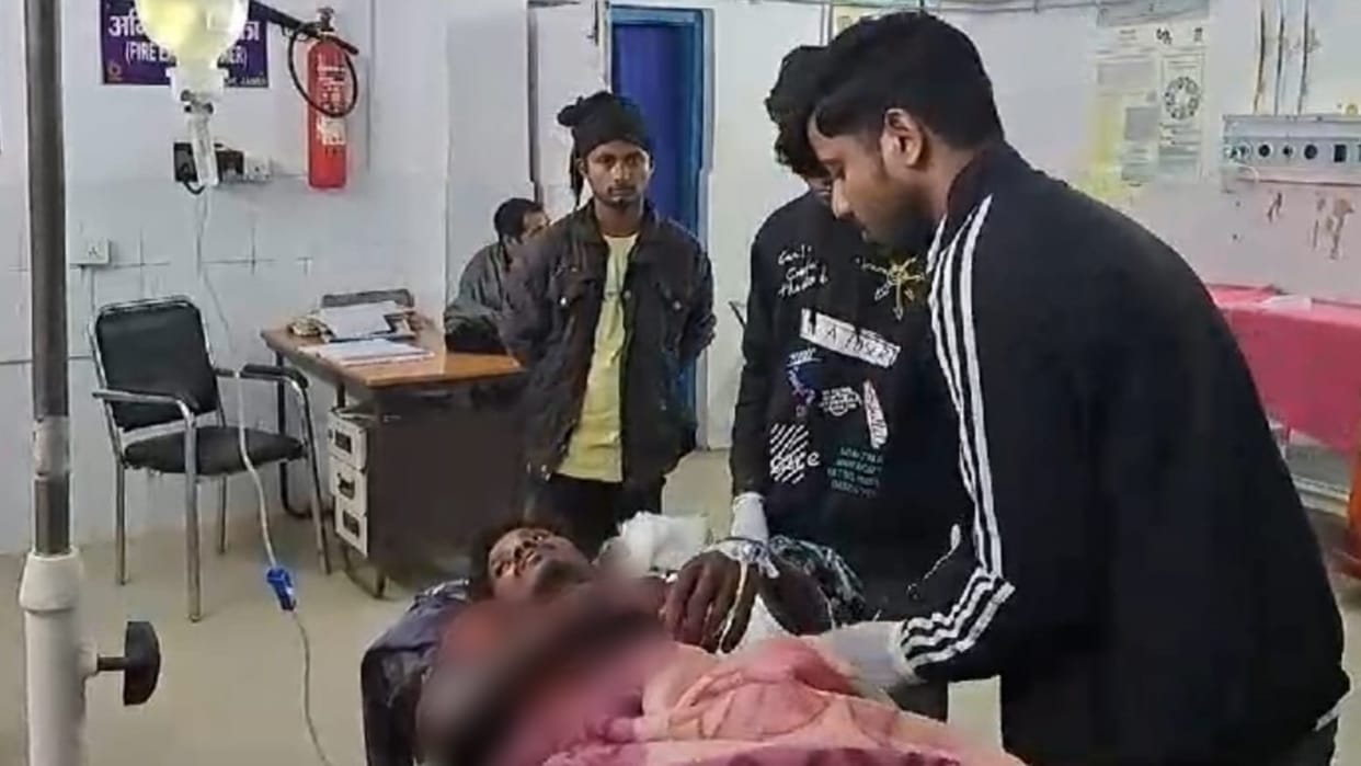 Drunken elder brother attacked younger brother with a sword on his neck in Jamui; Referred to Patna