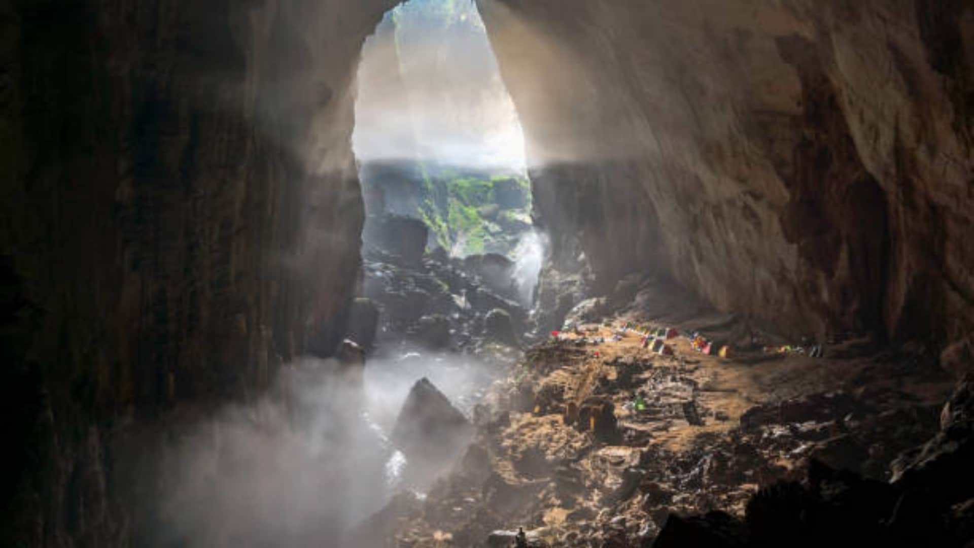 Worlds Largest Cave know the interesting facts about Hang Son Doong Cave