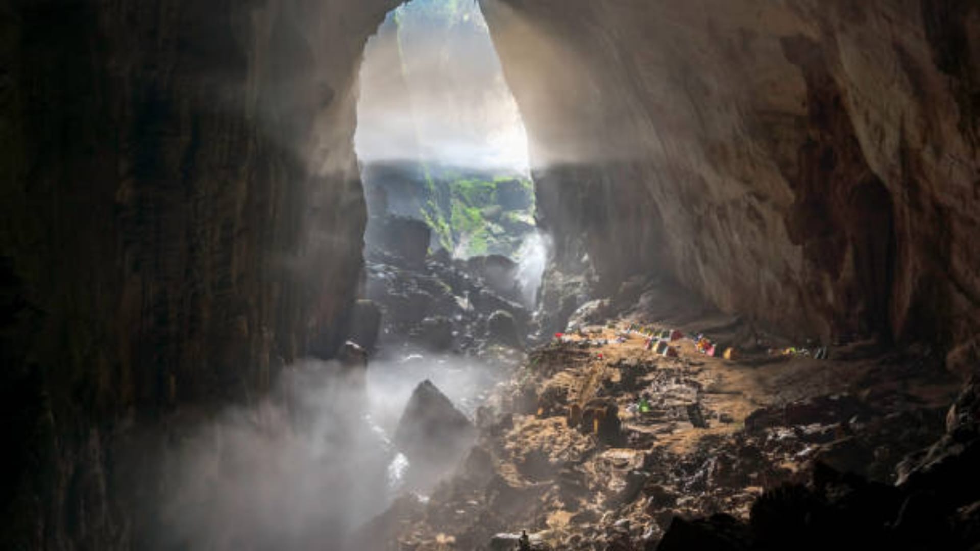 Worlds Largest Cave know the interesting facts about Hang Son Doong Cave
