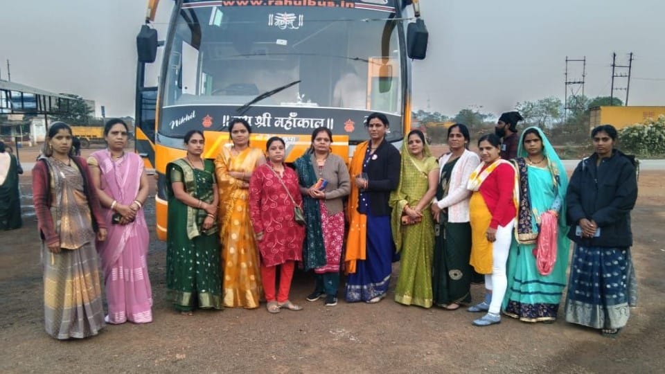 aanganbadi karyakarta sahayika bhartiya majdoor sangh women and child development protest