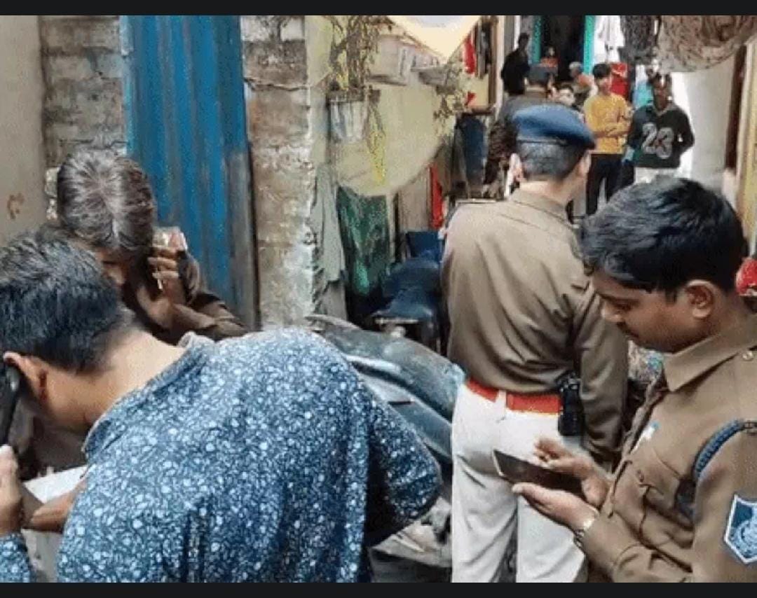 Indore News: In Indore, a girl was murdered with scissors around her neck, police is searching for the young m