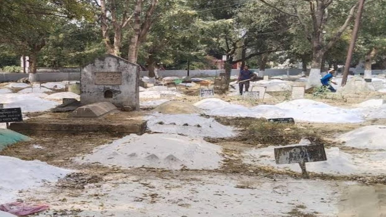 6 accused arrested for gambling in cemetery