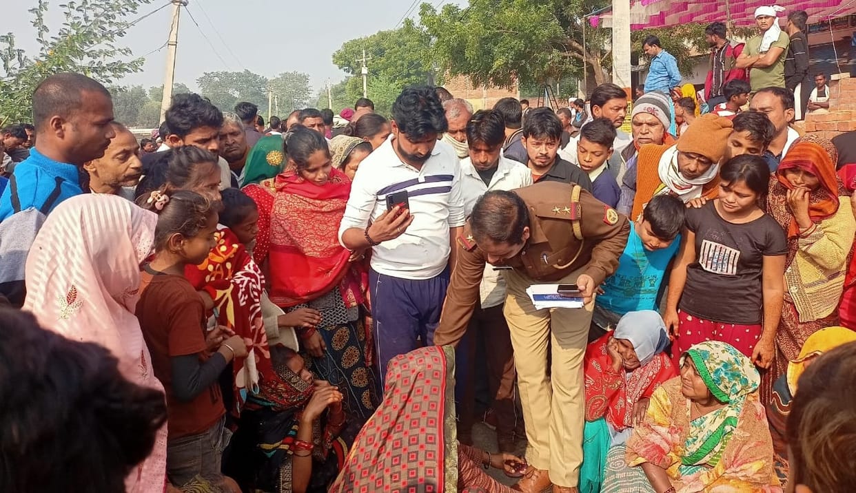 Kanpur Dehat Murder, Barbers body found in a pit outside the village, accused of murder by giving alcohol