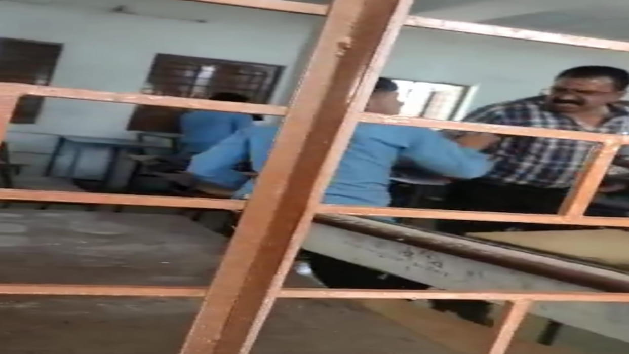 Principal beats children with cricket bat in Ujjain