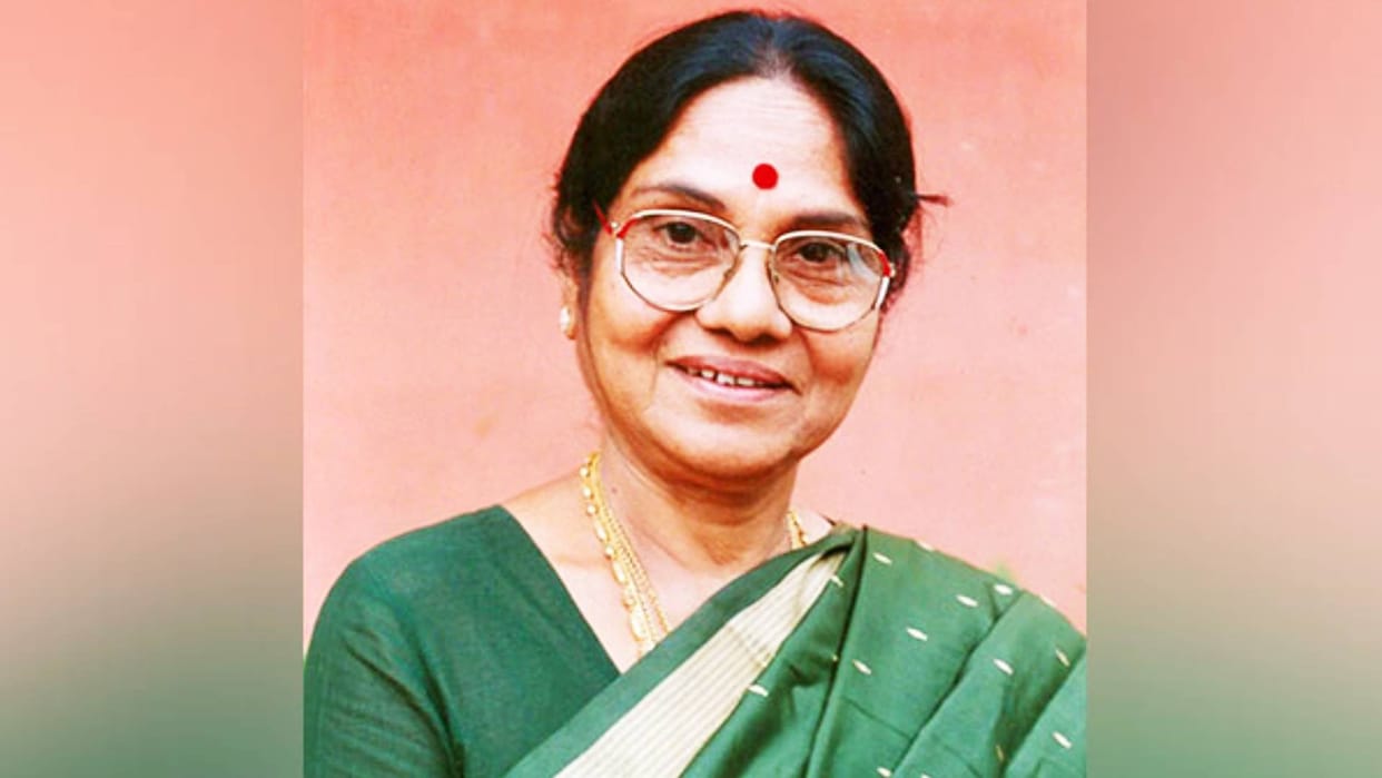 Leelavathi Funeral held today with state honours Large number of people pay last respects to Kannada actress