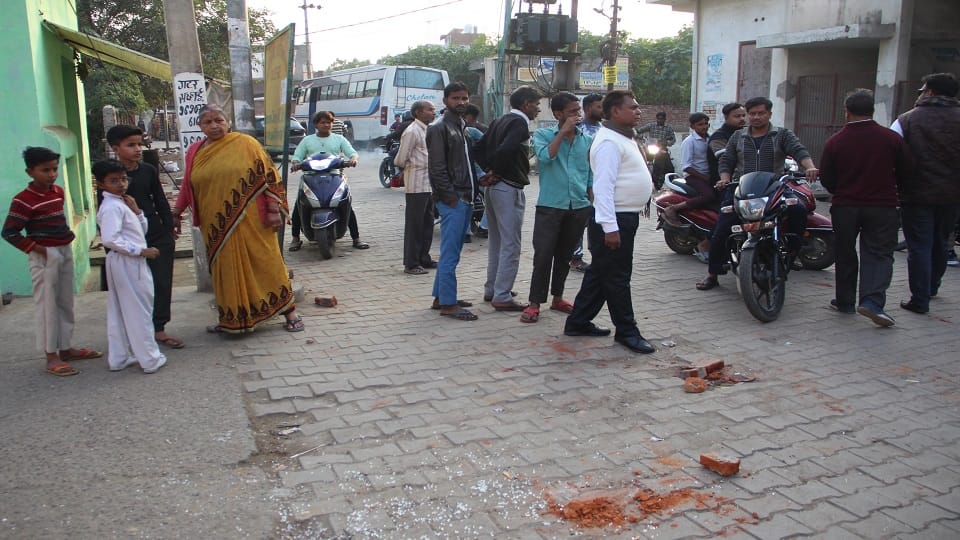 Stone pelting and firing over land dispute in Aligarh Nagla Tikona
