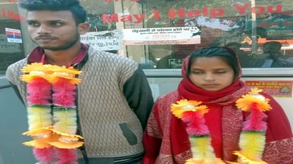 Boyfriend and girlfriend got married in police station in Rampur